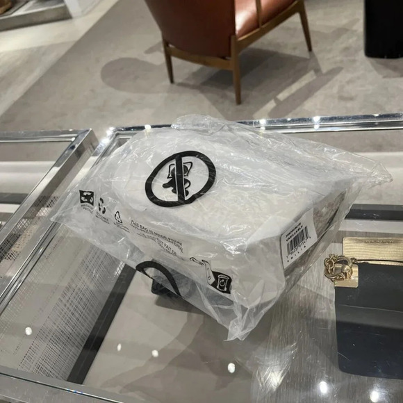 MICHAEL KORS Emilia Small Logo Crossbody Bag 35S2GU5C1B VANILLA/BLACK - Picture 2 of 11